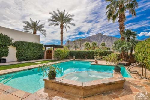 Laquinta Escape