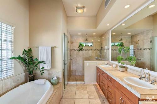 Laquinta Escape