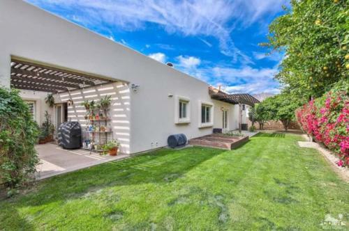 Laquinta Escape