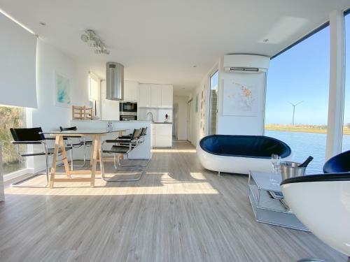 Homeboat Glamping
