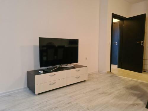 Modern 1br Apartment With Sea View & Pool Included With Parking Space