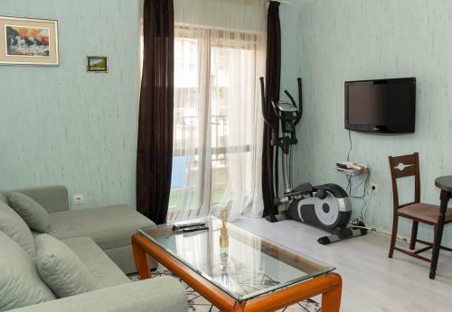 Cute And Central 1-bd Apartment With Balcony