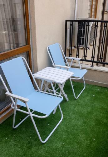 Cute And Central 1-bd Apartment With Balcony