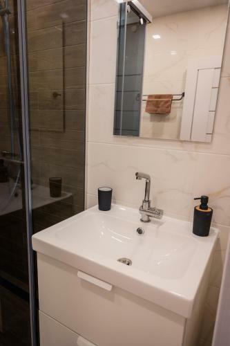 Apartamento Emerald Suite With Private Parking