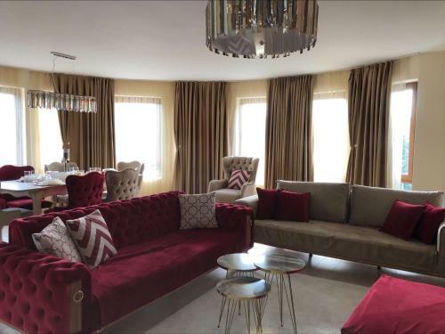 Luxury Two Bedroom Apartment With Private Parking
