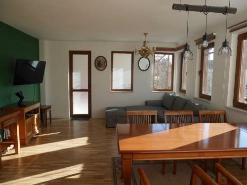 Roman Thermae 2bdrm Sunny Apartment