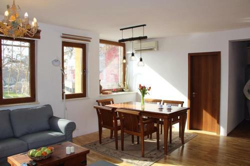 Roman Thermae 2bdrm Sunny Apartment