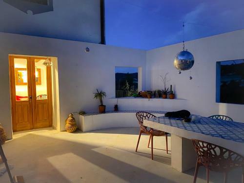 Villa Large Cave House For Six Guests