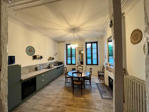 Maison Dans Quartier Historique : La Grenouille