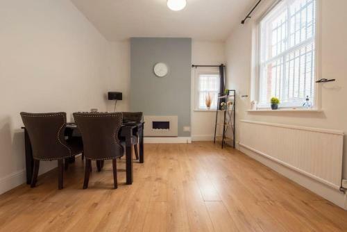 Superb House - 2 Lorn Street