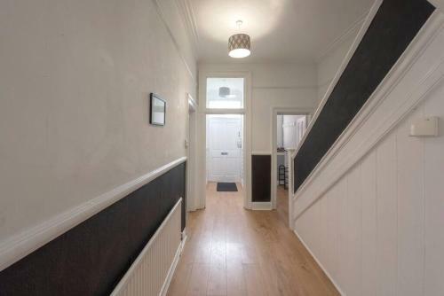 Superb House - 2 Lorn Street