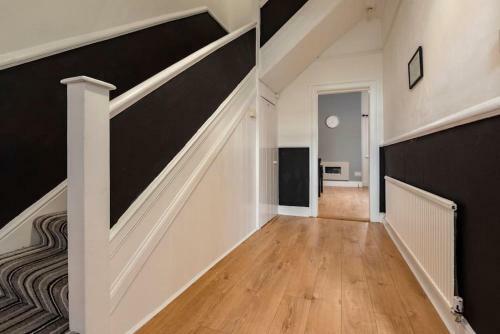 Superb House - 2 Lorn Street