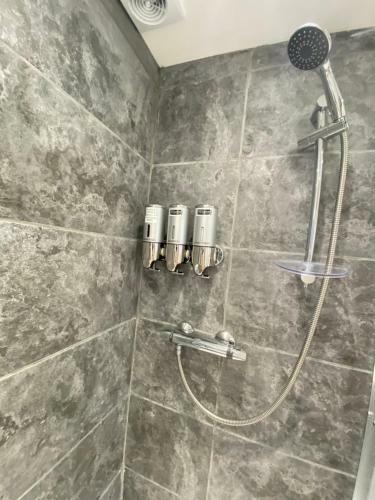 Modern 2 Bedroom Apartment, With Car Parking.