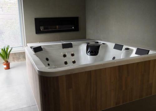 G�te Le Renouveau Avec Jacuzzi Privatif