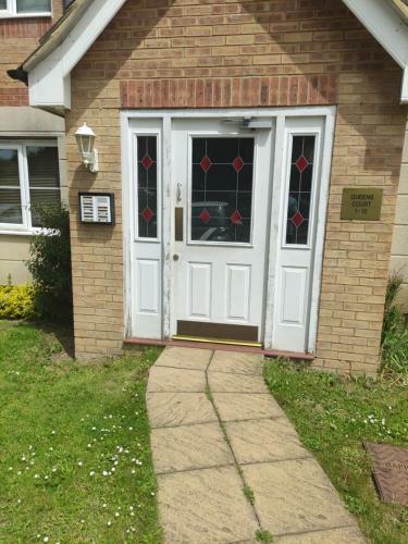 Immaculate 1-bed Apartment In Borehamwood