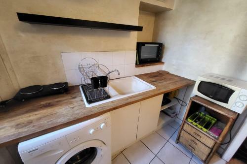 Bright Apartment Near The Palais Des Papes