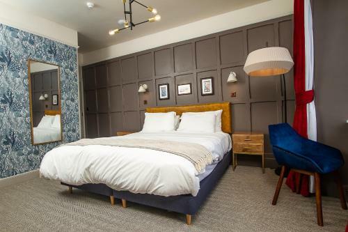 Hostal The West Bay Hotel