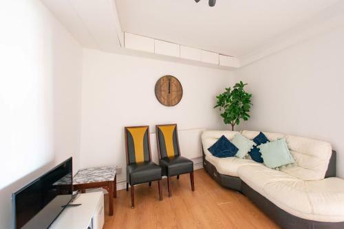 Motel Studio Apartment By Rajmoni Retrearts