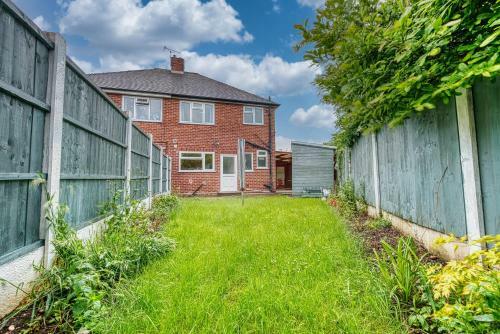 Modern 3 Bedroom 2 Bath House With Parking, Wednesbury, Birmingham