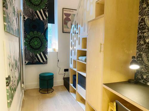 Modern And Bright Three Bed Apartment
