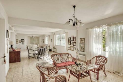 Villa Reiki, Classy Beachfront Home At Lakkopetra