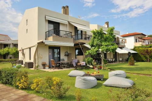 Seathon Seafront Beach Villa In Kalamitsi
