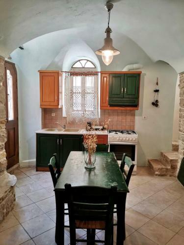 Yi Artistry 1-bedroom Medieval Holiday House