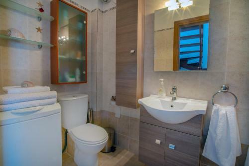 Villa Luxurious 3-bdrm Maisonette With Sea Views