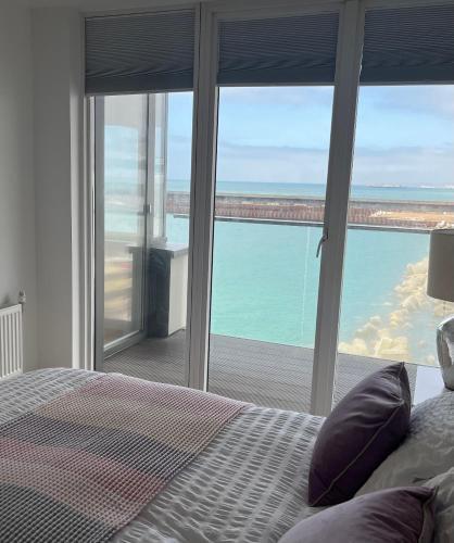 Stunning 2 Bedroom, 2 Bathroom Apartment.