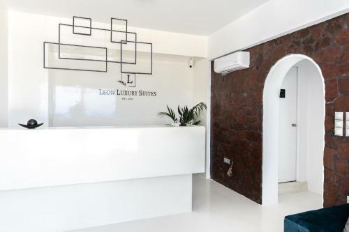 Hotel Leon Luxury Suites
