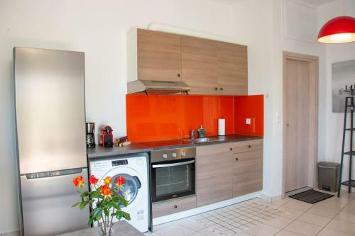 Beautiful, Brand New Apartment With Courtyard.