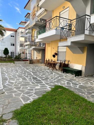 Avli Apartment