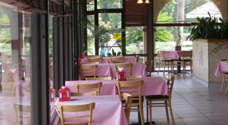 Hotel Maingate Lakeside Resort