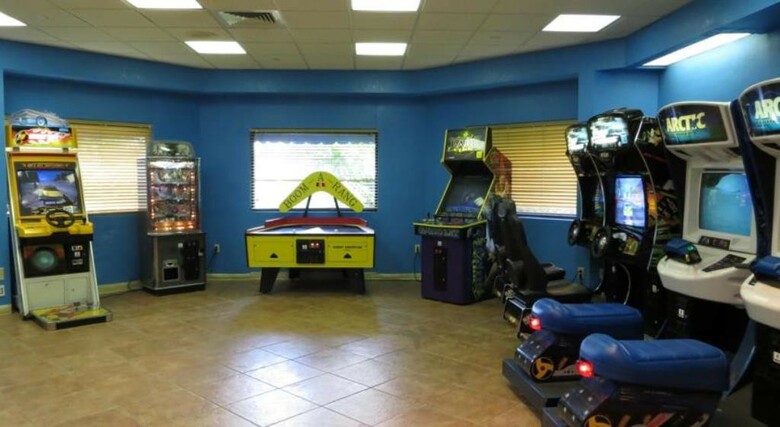 Hotel Maingate Lakeside Resort