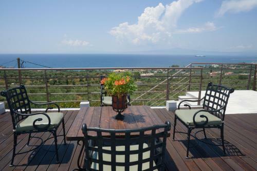 Exceptional House With Pool And Inspiring Views