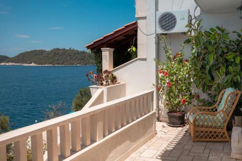 Apartments Lastovo Sili?