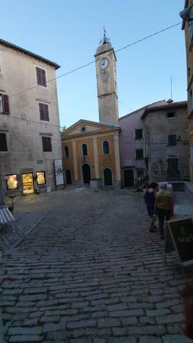 Cozy Studio Apartment Leprin In Labin Old Town