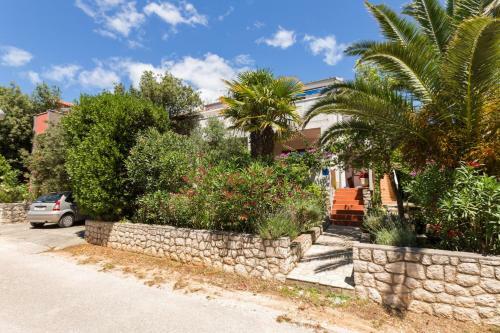 Hostal Apartments Nives, Artatore