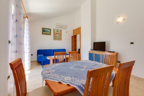 Hostal Apartments Nives, Artatore