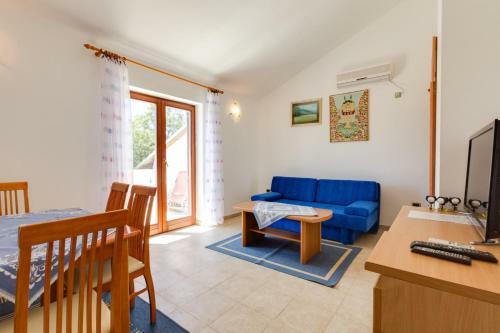 Hostal Apartments Nives, Artatore