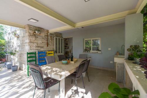 Peroj's Green Oasis - Holiday Home