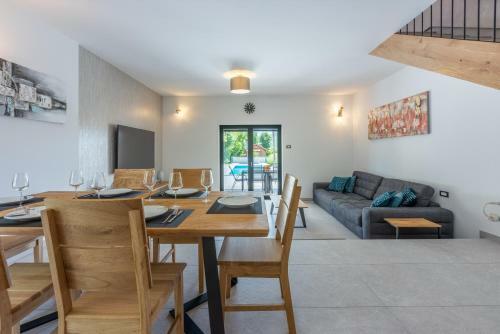 Villa Palma With Private Pool / Croatia