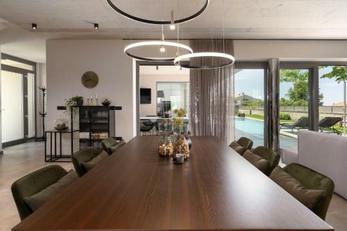 Luxury Villa Lipa Tree