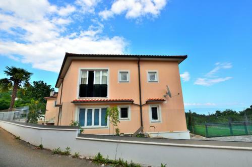 Apartment With Terrace And Sea View 2