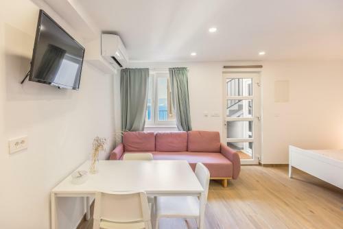 Adris Apartments