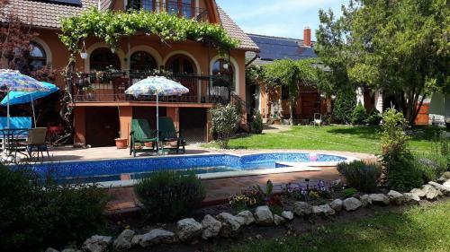 Ladybird Guesthouse Somogyv�r