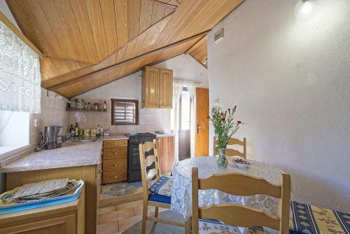 Apartments Lucija Above The Beach