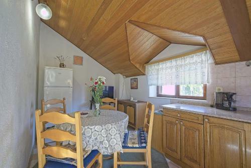 Apartments Lucija Above The Beach