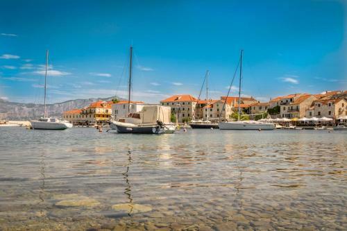 Apartments Lucija Above The Beach