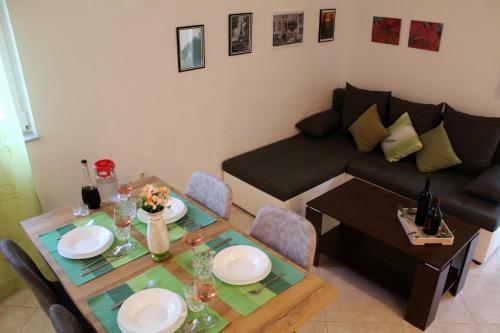 Apartamentos Anthropos - Near Split